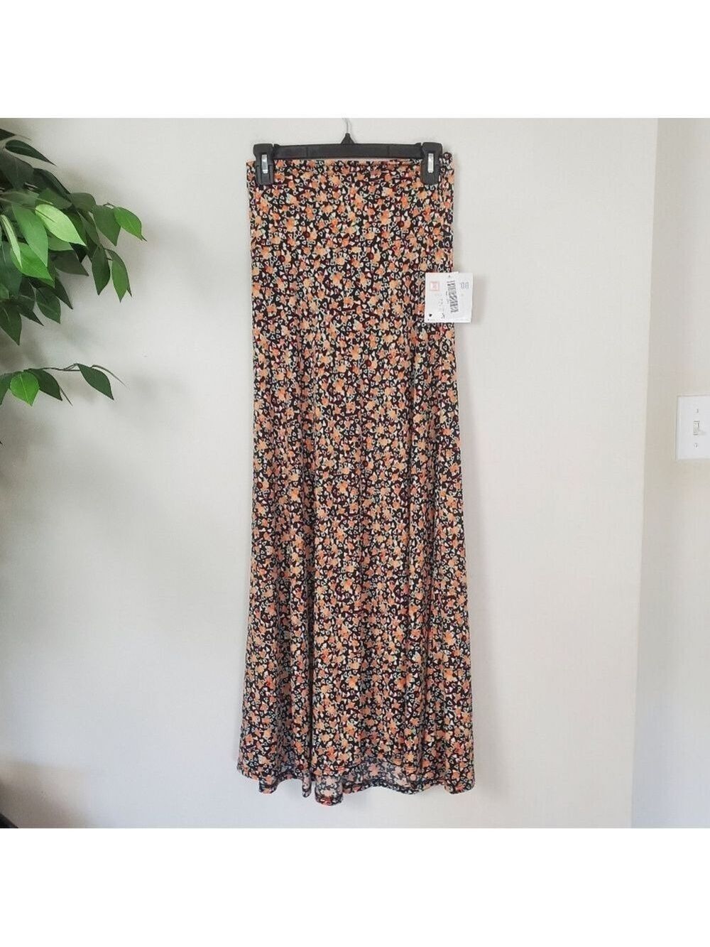 New Lularoe Maxi Skirt Floral Black and Orange Womens XXS Stretch